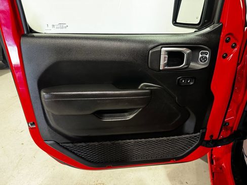 Used 2025 Jeep Wrangler Unlimited Sport AWD/4WD image 18