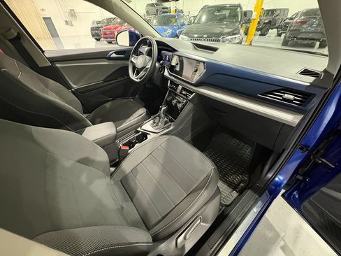 Used 2024 Volkswagen Taos SE w/ Panoramic Sunroof Package FWD image 44