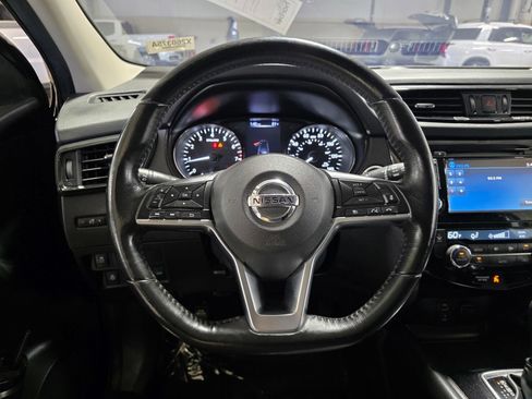 Used 2018 Nissan Rogue Sport SV w/ SV Technology Package FWD image 29