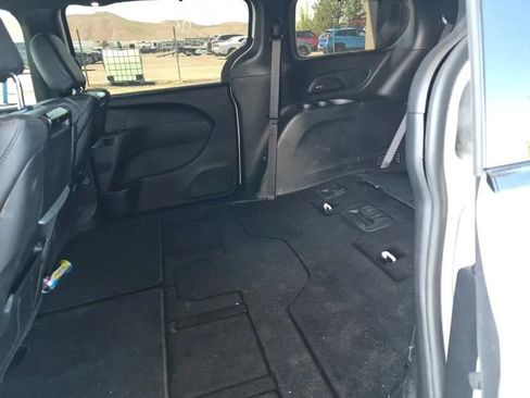 Used 2020 Chrysler Pacifica Touring-L AWD/4WD image 12