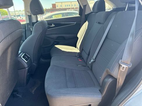 Used 2020 Kia Sorento L FWD image 11