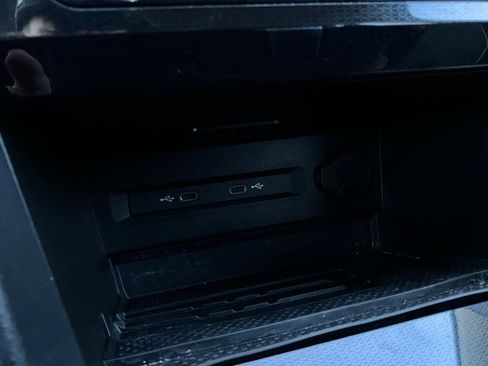 Used 2025 Volkswagen Taos SE image 26