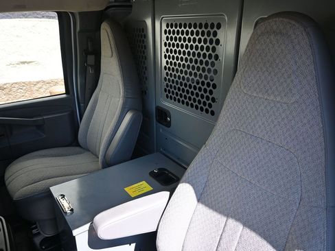 Used 2020 GMC Savana 3500 Extended w/ Driver Convenience Package image 27