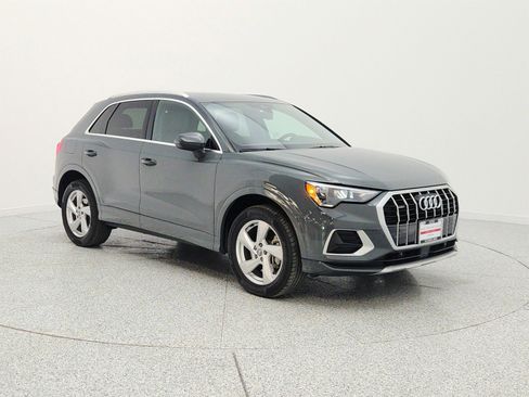 Used 2020 Audi Q3 2.0T Premium w/ Convenience Package AWD/4WD image 3