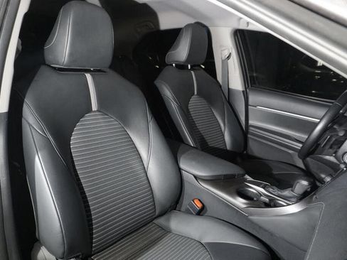 Used 2022 Toyota Camry SE FWD image 21
