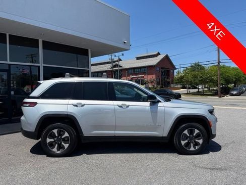 Used 2022 Jeep Grand Cherokee Limited 4xe w/ Luxury Tech Group II AWD/4WD image 4