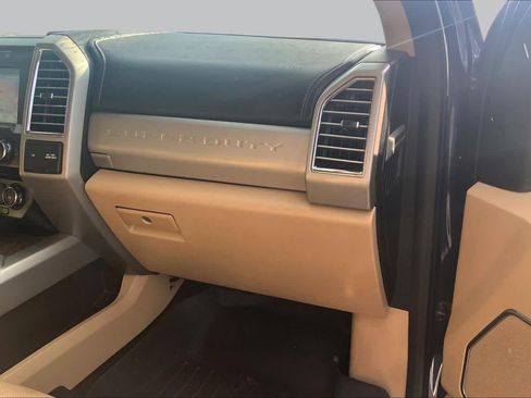 Used 2017 Ford F250 Lariat w/ Lariat Ultimate Package AWD/4WD image 19