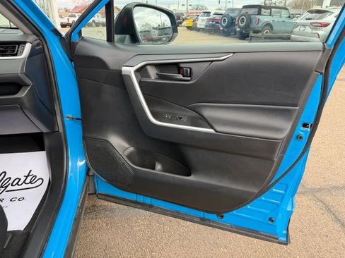 Used 2020 Toyota RAV4 LE w/ Carpet Mat Package FWD image 16