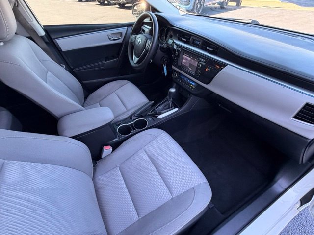 Used 2015 Toyota Corolla LE FWD image 16