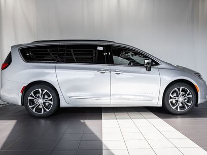 New 2026 Chrysler Pacifica Pinnacle
