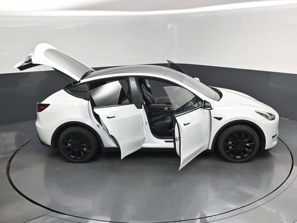 Used 2022 Tesla Model Y Long Range AWD/4WD image 18