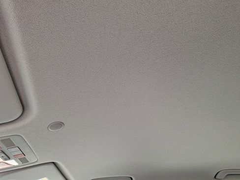 Certified 2025 Hyundai Venue Limited FWD image 21