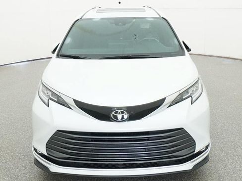 New 2026 Toyota Sienna Limited FWD image 15