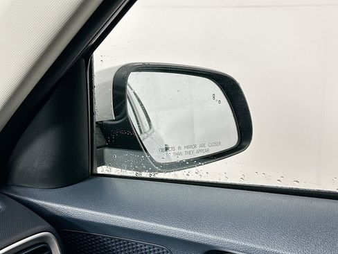 Used 2024 Hyundai Venue Limited image 26