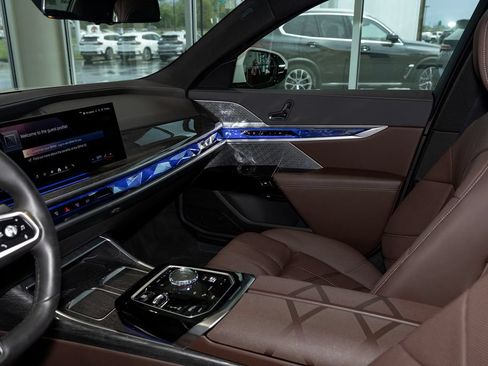 Used 2023 BMW 760i xDrive w/ Executive Package AWD/4WD image 21