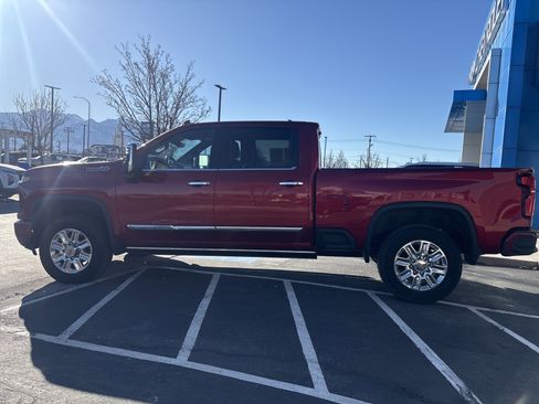Used 2024 Chevrolet Silverado 3500 High Country w/ High Country Premium Package image 3