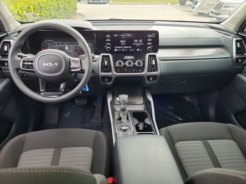 Used 2023 Kia Sorento LX FWD image 18