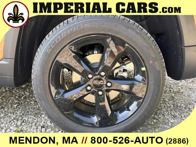 New 2026 Jeep Grand Cherokee Limited w/ Limited Altitude Package AWD/4WD image 8