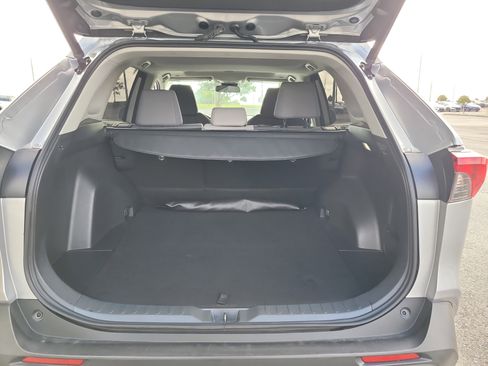Used 2023 Toyota RAV4 XLE w/ Convenience Package FWD image 11