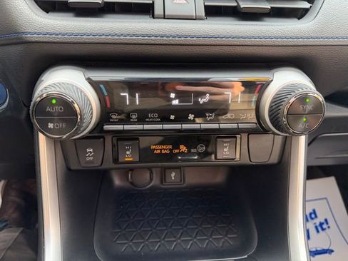 Used 2022 Toyota RAV4 SE w/ Convenience Package image 31