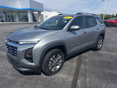Used 2025 Chevrolet Equinox LT w/ Convenience Package II FWD image 3
