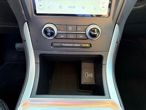 Used 2024 Ford Edge SEL image 19