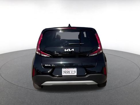 Used 2025 Kia Soul LX w/ LX Technology Package FWD image 12