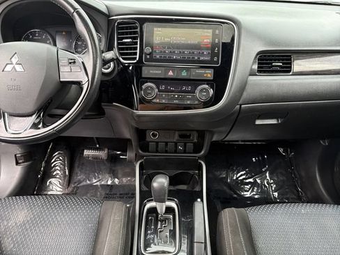 Used 2018 Mitsubishi Outlander SE FWD image 14