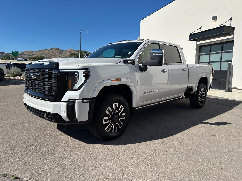 Used 2025 GMC Sierra 3500 Denali Ultimate AWD/4WD image 2