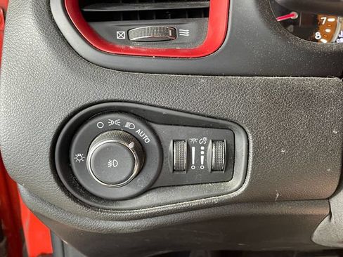 Used 2017 Jeep Renegade Trailhawk AWD/4WD image 14