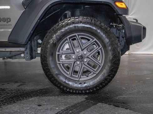 Used 2024 Jeep Wrangler Sport S image 6