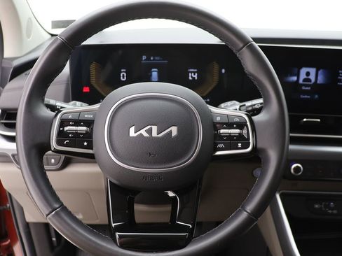 Used 2025 Kia Carnival FWD image 16