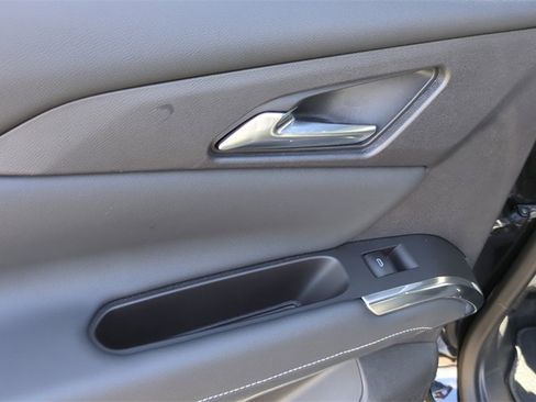 Used 2025 Chevrolet Traverse LT image 12