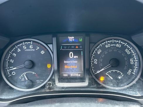 Used 2018 Toyota Tacoma TRD Sport image 17