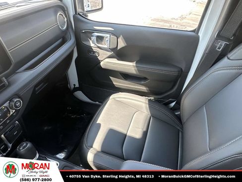 Used 2026 Jeep Wrangler Unlimited Sahara AWD/4WD image 32