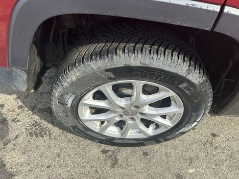 Used 2015 Jeep Cherokee Latitude w/ Comfort/Convenience Group image 19