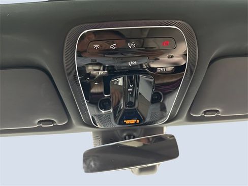 Used 2025 Mercedes-Benz GLC 300 4MATIC image 27