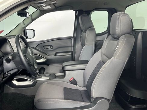 Used 2025 Nissan Frontier SV image 21