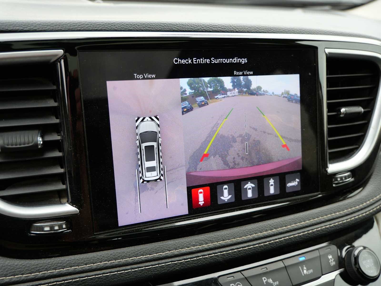 Used 2021 Chrysler Pacifica Limited w/ Uconnect Theater Family Group FWD image 38