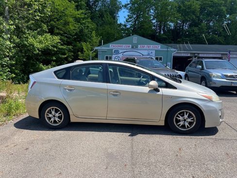 Used 2011 Toyota Prius Four w/ Solar Roof Pkg FWD image 2
