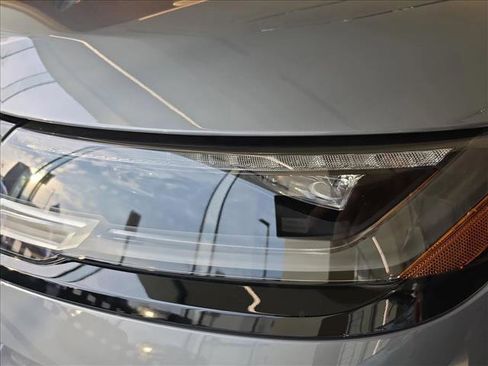 New 2026 Land Rover Range Rover Velar Dynamic SE image 29