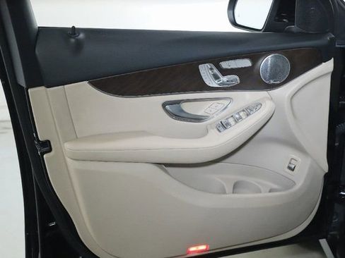 Used 2019 Mercedes-Benz GLC 300 4MATIC image 18