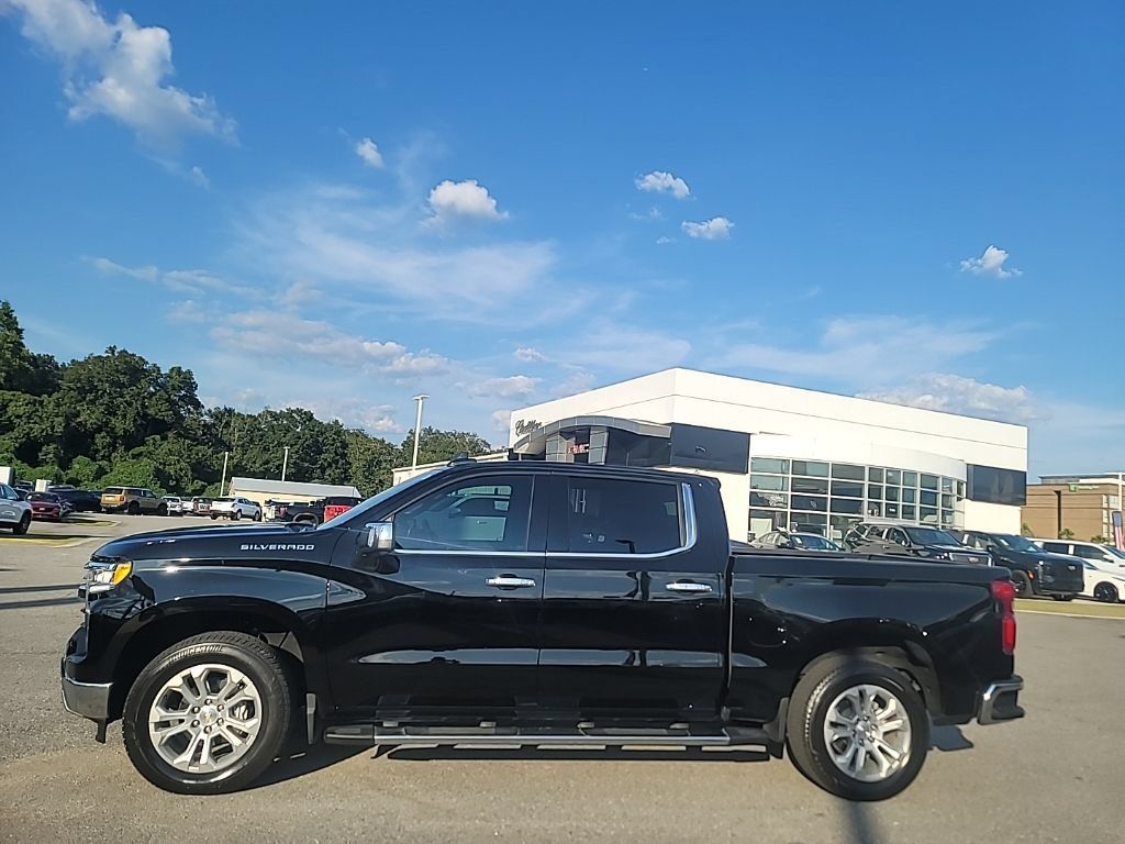 Used 2026 Chevrolet Silverado 1500 LTZ w/ LTZ Premium Package RWD image 4