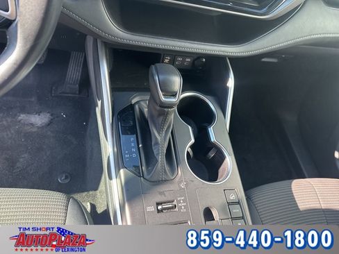Used 2024 Toyota Highlander XLE image 11