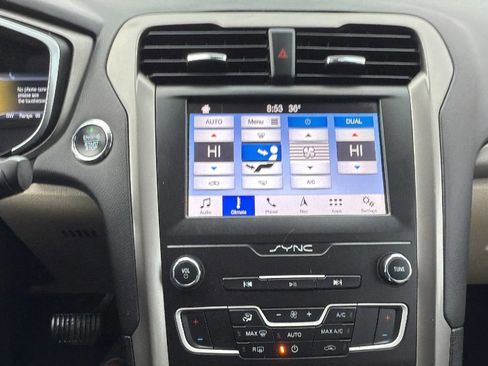 Used 2019 Ford Fusion SE image 18