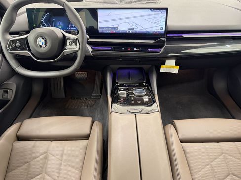 Used 2025 BMW 530i w/ Premium Package RWD image 16