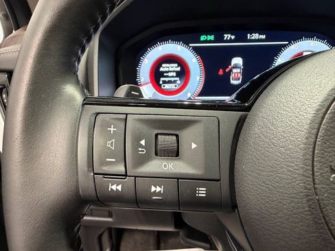Used 2023 Nissan Rogue Platinum AWD/4WD image 18
