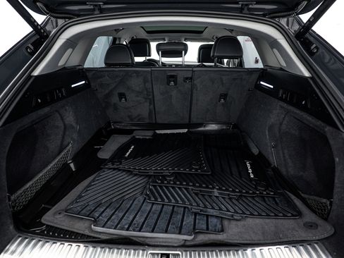 Used 2024 Audi Q8 e-tron Prestige w/ Prestige Package image 21