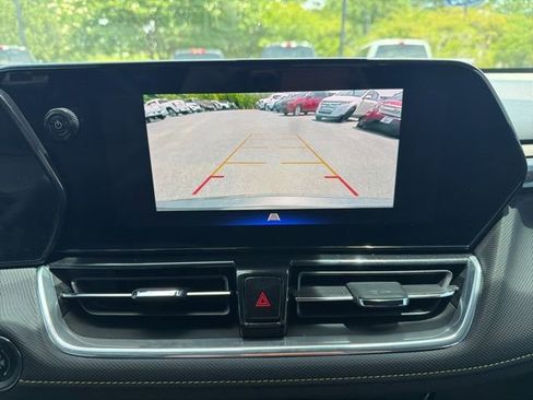 Used 2025 Chevrolet TrailBlazer ACTIV w/ Convenience Package FWD image 3