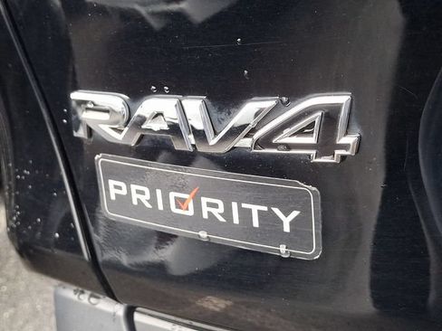 Used 2022 Toyota RAV4 XLE Premium AWD/4WD image 7